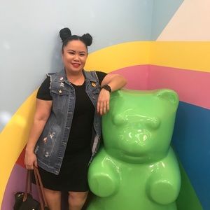 Meet your Posher, Thea